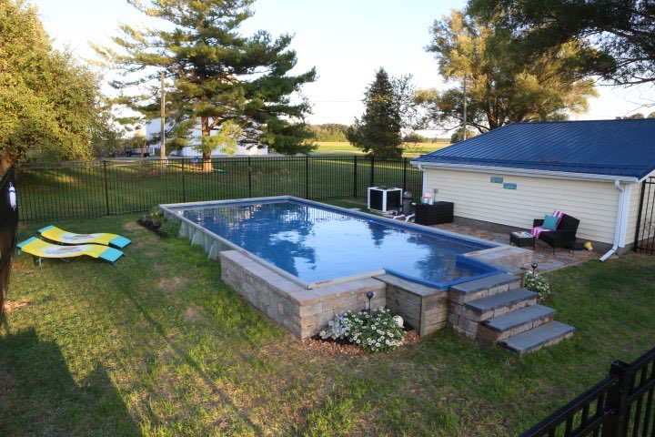Hydrosphere Rectangle 6″ 14×28: semi-inground with stone veneer and steps
