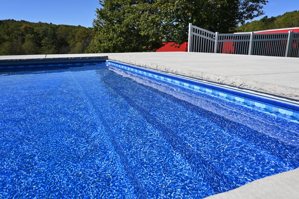 The Full Width Step in a DB Trimax pool